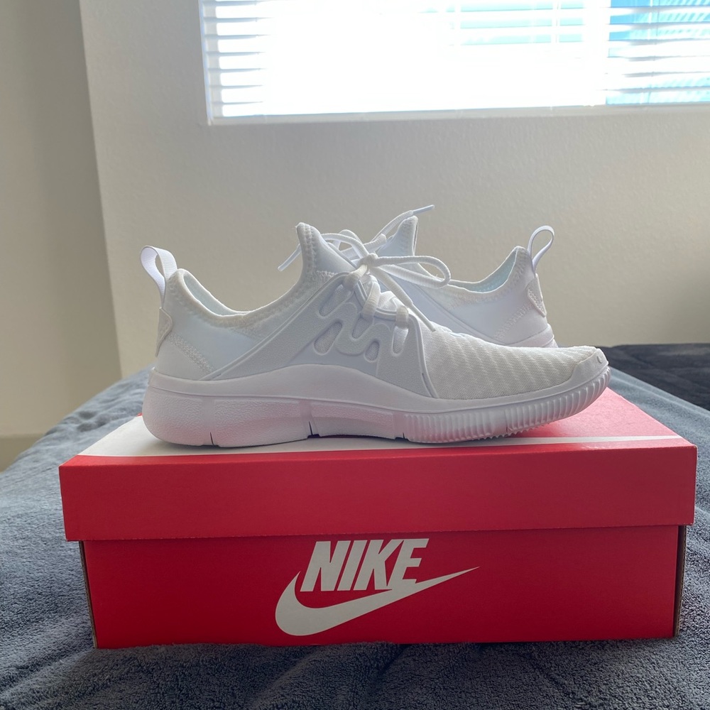 White Nike Acalme shoes